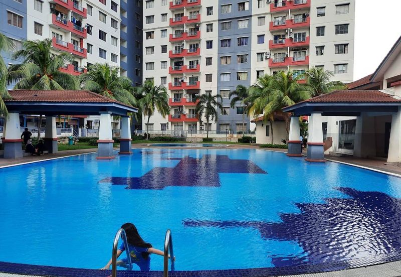 Vista Pinggiran, Taman Pinggiran Putra