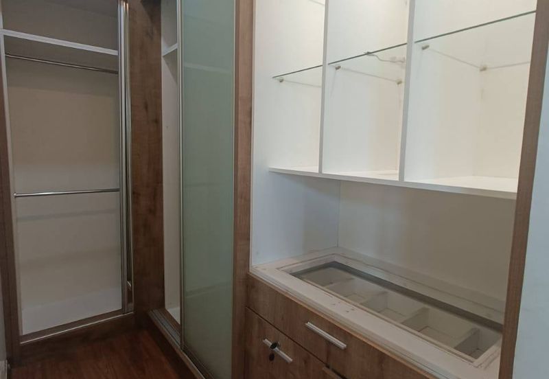 Royal Regent Sri Putramas III