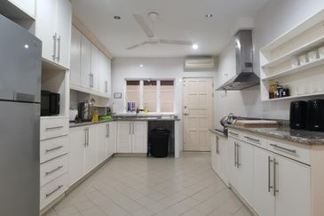 Corner Bungalow Private Pool at ZooView Ampang