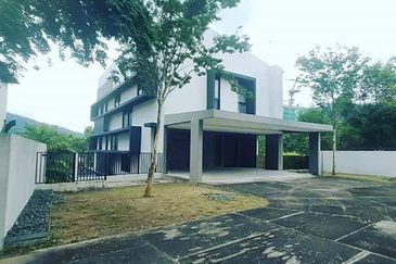 20 Trees West Corner Lot Bungalow Bug Land Taman Melawati