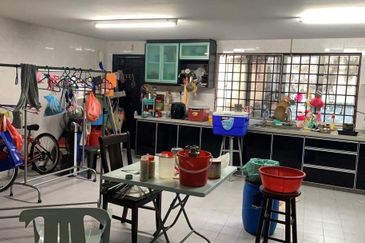 2 sty Renovated Extended Link at Taman Kelab Ukay