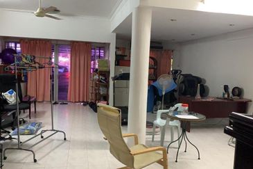 2 sty Renovated Extended Link at Taman Kelab Ukay