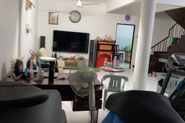 2 sty Renovated Extended Link at Taman Kelab Ukay