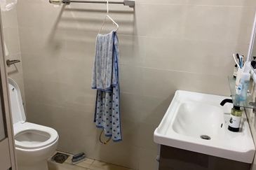 2 sty Renovated Extended Link at Taman Kelab Ukay