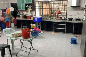 2 sty Renovated Extended Link at Taman Kelab Ukay