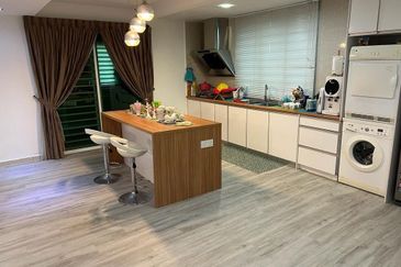 Corner Below Market iD Renovated Link at Ampang