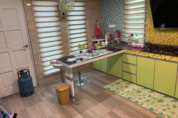 Corner Below Market iD Renovated Link at Ampang