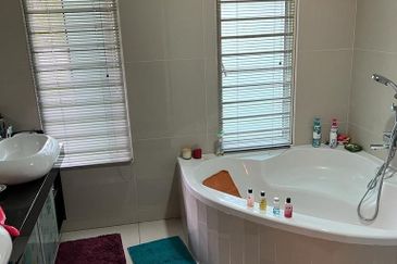 Corner Below Market iD Renovated Link at Ampang