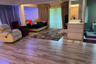 Corner Below Market iD Renovated Link at Ampang