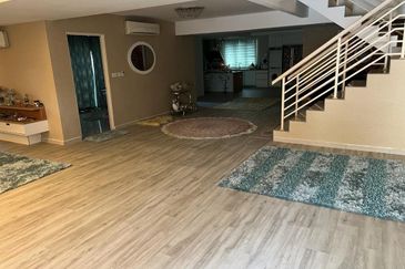 Corner Below Market iD Renovated Link at Ampang