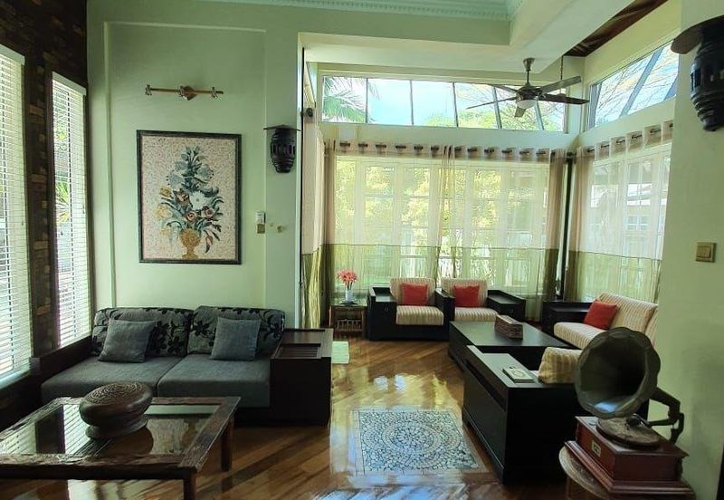 Corner Bungalow Private Pool at Kemensah Heights