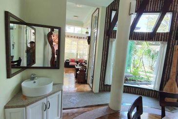 Corner Bungalow Private Pool at Kemensah Heights