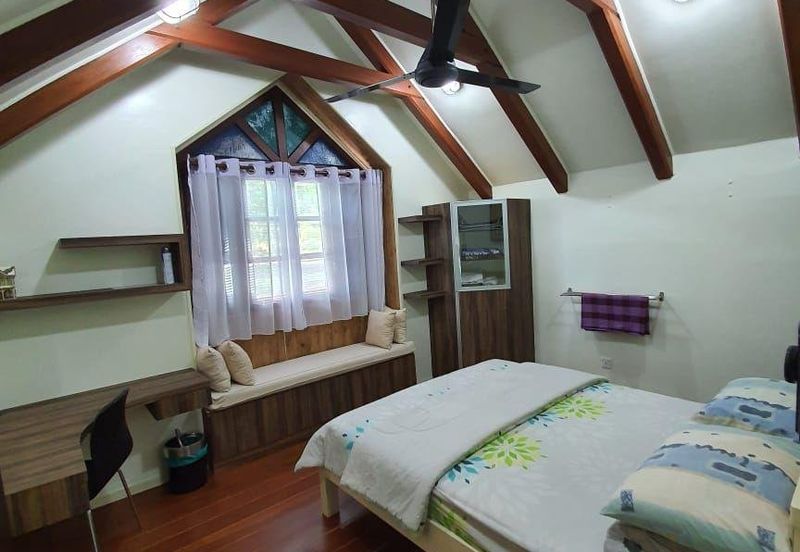 Corner Bungalow Private Pool at Kemensah Heights