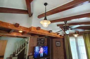 Corner Bungalow Private Pool at Kemensah Heights