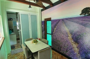 Corner Bungalow Private Pool at Kemensah Heights