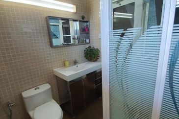 Corner Bungalow Private Pool at Kemensah Heights