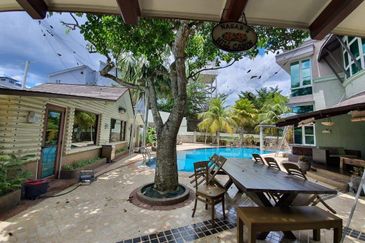 Corner Bungalow Private Pool at Kemensah Heights