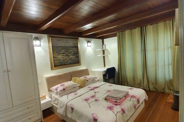 Corner Bungalow Private Pool at Kemensah Heights