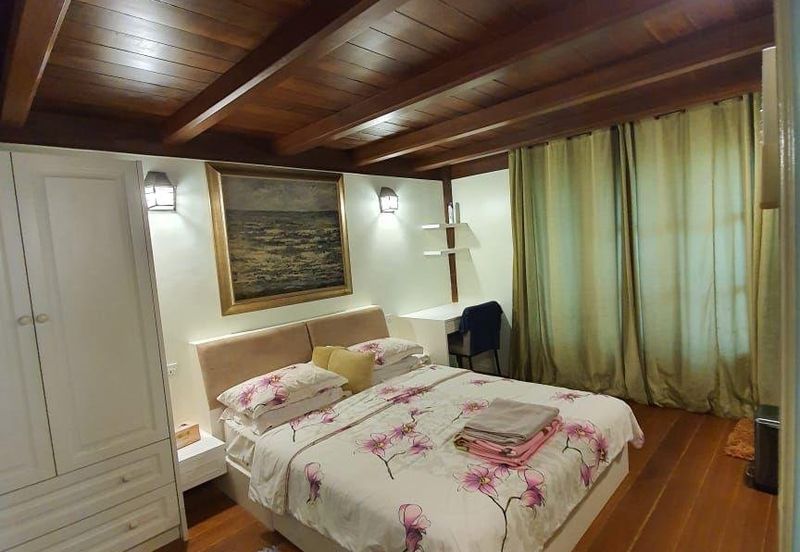 Corner Bungalow Private Pool at Kemensah Heights