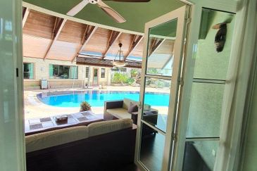 Corner Bungalow Private Pool at Kemensah Heights