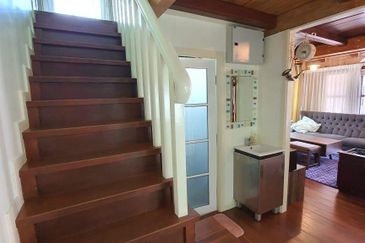 Corner Bungalow Private Pool at Kemensah Heights