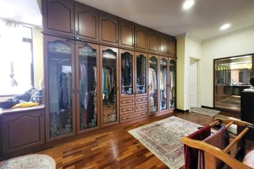 3 Storey Bungalow 10,600sf Land @ Bangsar Baru