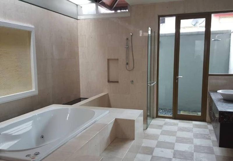 Courtyard 3 Storey @ Duta Tropika Publika Dutamas