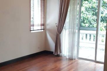 Courtyard 3 Storey @ Duta Tropika Publika Dutamas