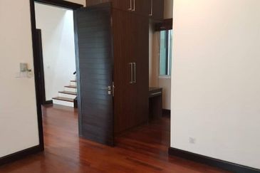 Courtyard 3 Storey @ Duta Tropika Publika Dutamas