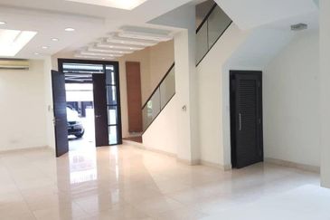 Courtyard 3 Storey @ Duta Tropika Publika Dutamas