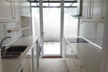 Courtyard 3 Storey @ Duta Tropika Publika Dutamas