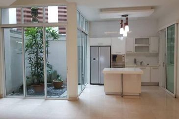 Courtyard 3 Storey @ Duta Tropika Publika Dutamas