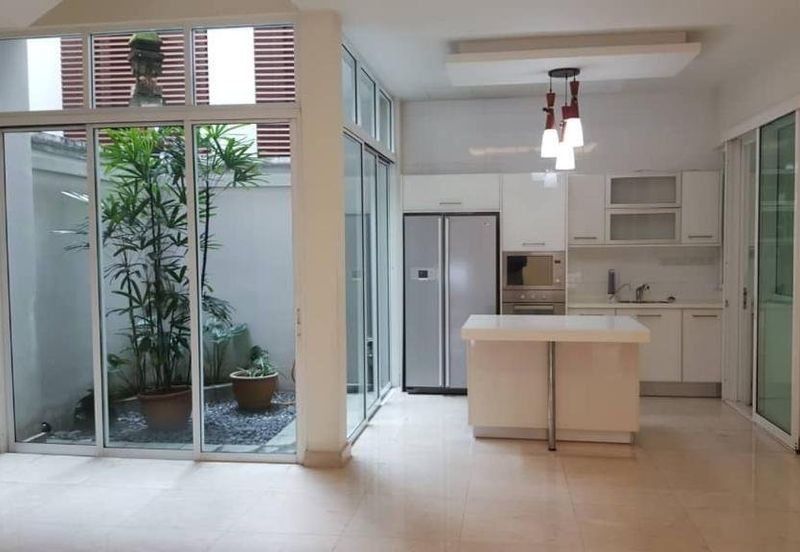 Courtyard 3 Storey @ Duta Tropika Publika Dutamas