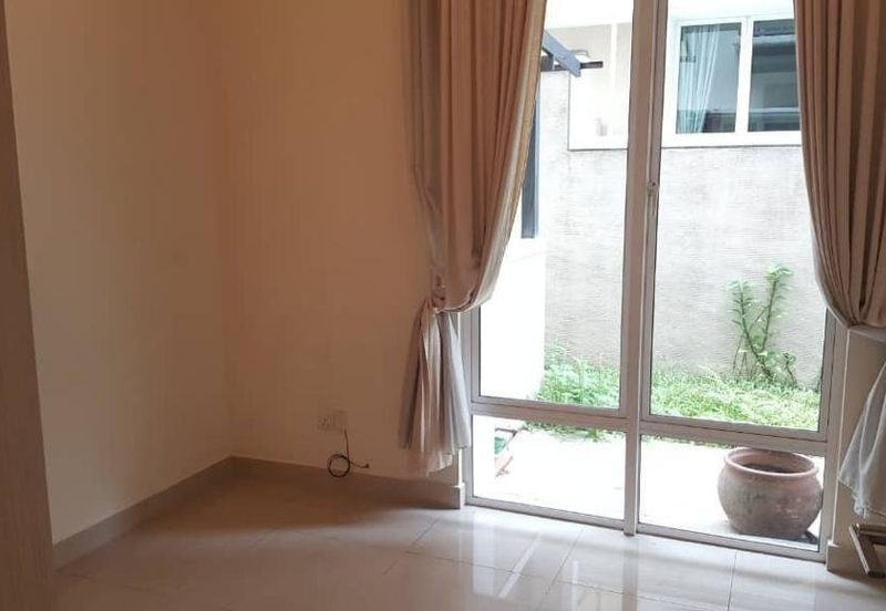 Courtyard 3 Storey @ Duta Tropika Publika Dutamas