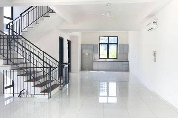 End Lot 16 Quartz 3 sty Superlink at Tmn Melawati