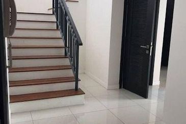 End Lot 16 Quartz 3 sty Superlink at Tmn Melawati