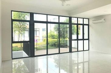 End Lot 16 Quartz 3 sty Superlink at Tmn Melawati