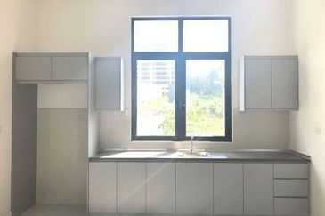 End Lot 16 Quartz 3 sty Superlink at Tmn Melawati