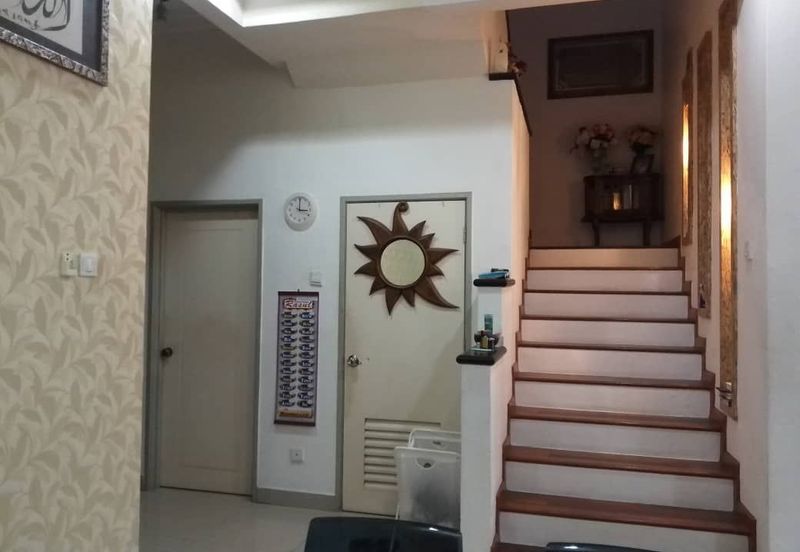 Terrace house for Sale