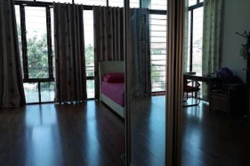 Terrace house for Sale