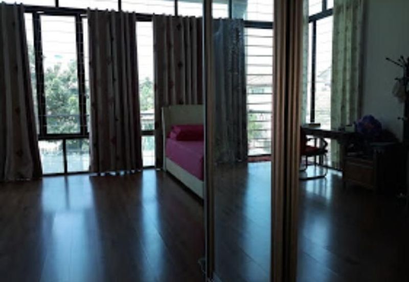 Terrace house for Sale