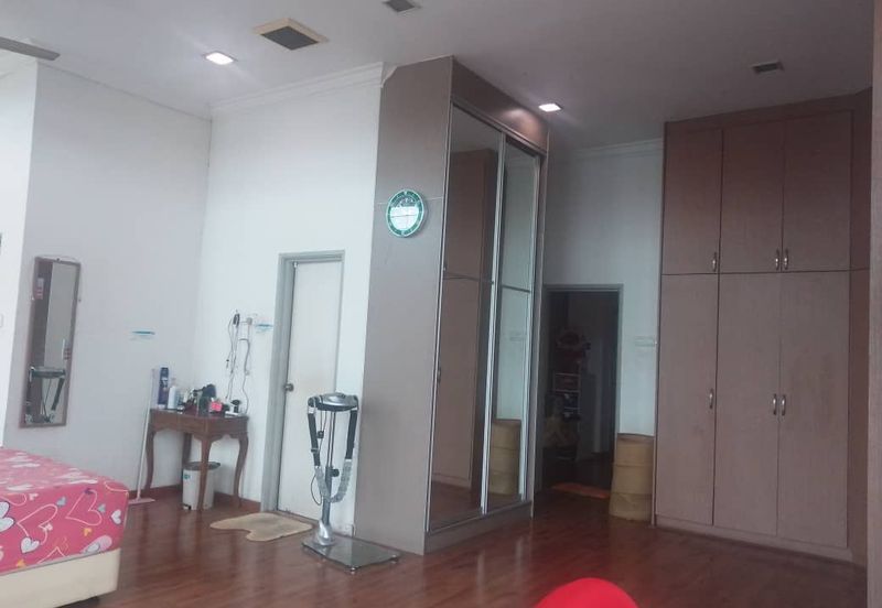 Terrace house for Sale