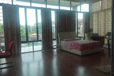 Terrace house for Sale