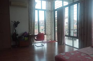 Terrace house for Sale