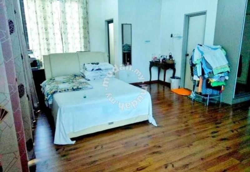 Terrace house for Sale