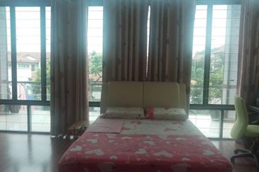 Terrace house for Sale