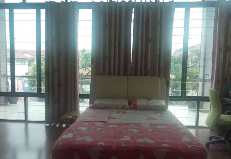 Terrace house for Sale