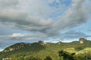 Taman Melawati End Lot 2.5 Storey Interior Renovated Terrace @ Jalan G