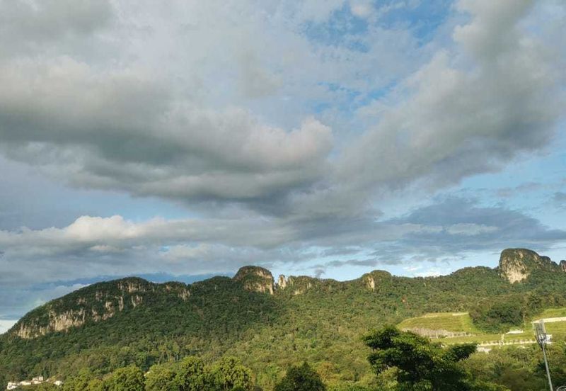 Taman Melawati End Lot 2.5 Storey Interior Renovated Terrace @ Jalan G