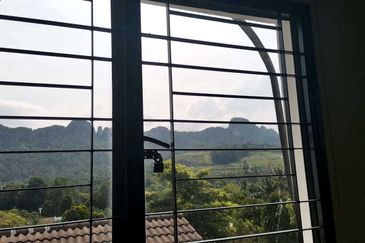 Taman Melawati End Lot 2.5 Storey Interior Renovated Terrace @ Jalan G